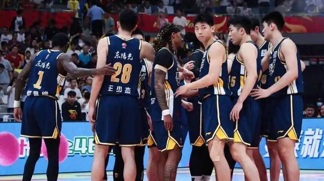开云体育平台-京粤生死战88-73逆转！北京晋级，赵睿拥抱旧友引热议